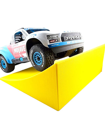 Jeff Did It! - 1/16-1/18th Car Truck Just a Kick Ramp - 250mm Wide 250mm Deep 98mm High - Includes 10 Anti Slip Rubber Feet - Catch Big Air!