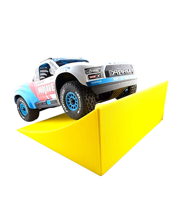 Jeff Did It! - 1/16-1/18th Car Truck Just a Kick Ramp - 250mm Wide 250mm Deep 98mm High - Includes 10 Anti Slip Rubber Feet - Catch Big Air!