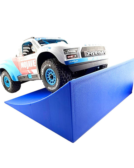 Jeff Did It! - 1/16-1/18th RC Car Truck Kick It! Ramp - 250mm Wide 230mm Deep 98mm High - Includes 8 Anti Slip Rubber Feet - Catch Big Air!