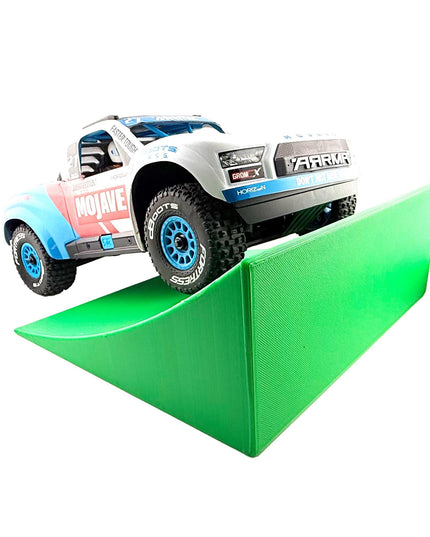 Jeff Did It! - 1/16-1/18th RC Car Truck Kick It! Ramp - 250mm Wide 230mm Deep 98mm High - Includes 8 Anti Slip Rubber Feet - Catch Big Air!