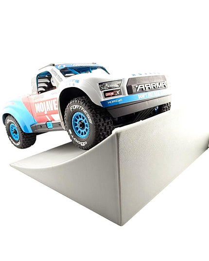 Jeff Did It! - 1/16-1/18th RC Car Truck Kick It! Ramp - 250mm Wide 230mm Deep 98mm High - Includes 8 Anti Slip Rubber Feet - Catch Big Air!