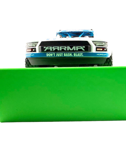 Jeff Did It! - 1/16-1/18th RC Car Truck Kick It! Ramp - 250mm Wide 230mm Deep 98mm High - Includes 8 Anti Slip Rubber Feet - Catch Big Air!