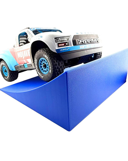 Jeff Did It! - 1/16-1/18th Car Truck Just a Kick Ramp - 250mm Wide 250mm Deep 98mm High - Includes 10 Anti Slip Rubber Feet - Catch Big Air!